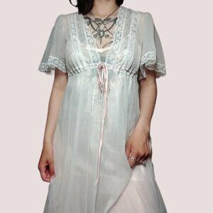 Vintage Sheer White Night Gown 💕